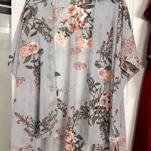 Emory Park Floral Print Kimono in Gray and Pink